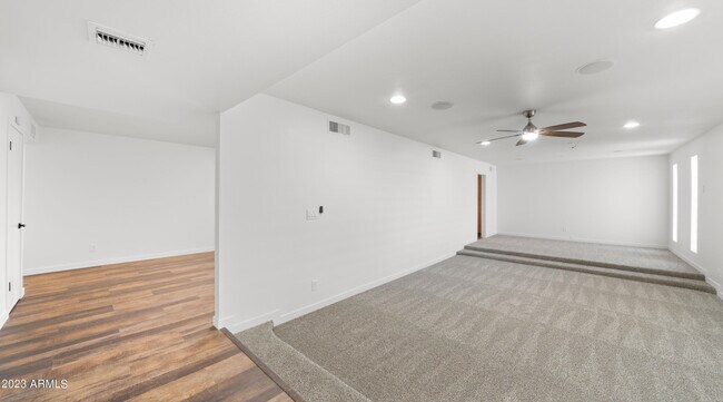 Building Photo - 4415 E Greenway Rd