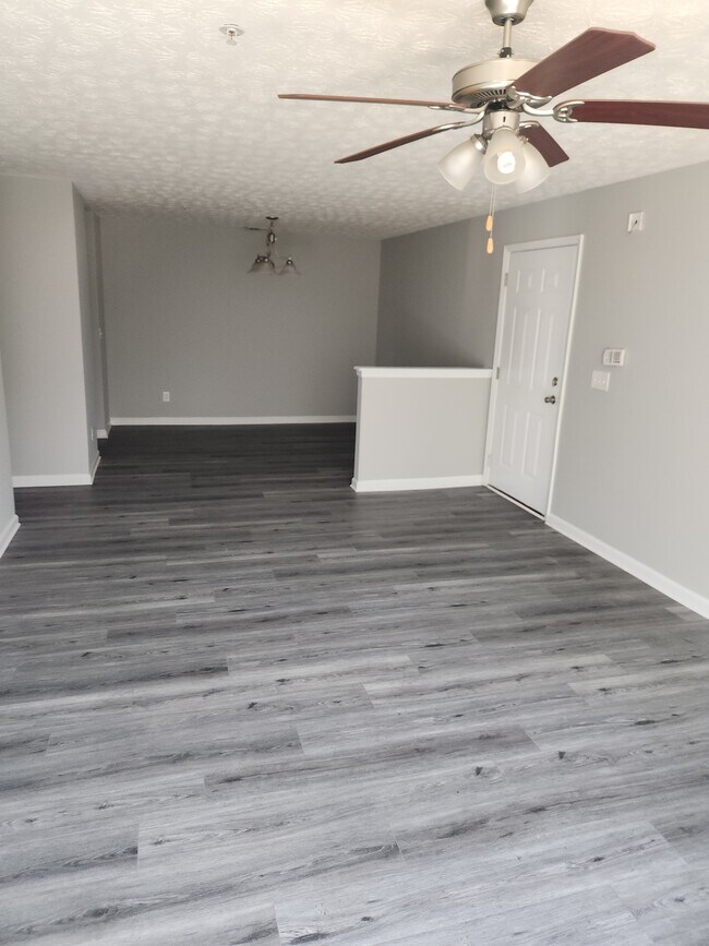 Building Photo - 4201 Fairington Village Dr