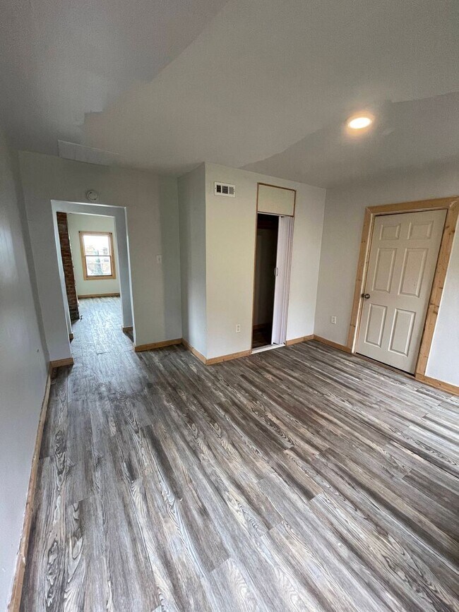 Building Photo - 451 Hays Ave