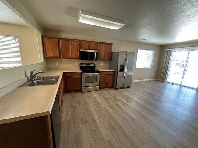 Building Photo - 7465 Hinton Dr