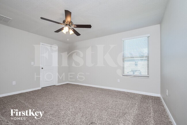 Building Photo - 10237 Carloway Hills Dr