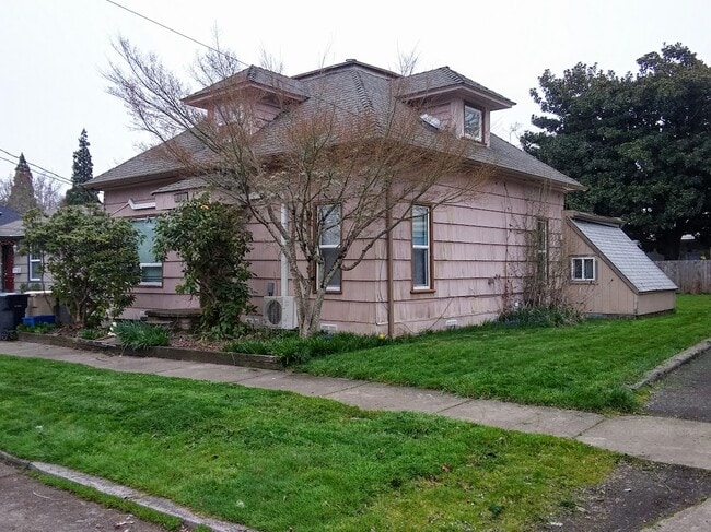 Building Photo - 429 NW 17th St