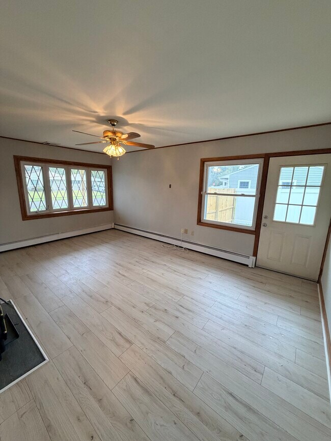 Building Photo - 9 Daffodil Ln