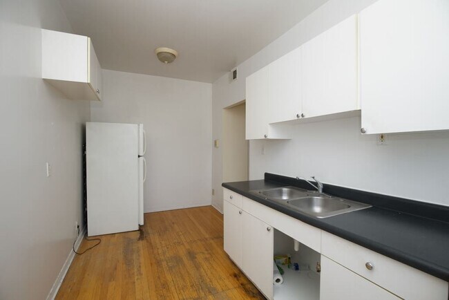 Foto del edificio - 3038 W Wellington Ave