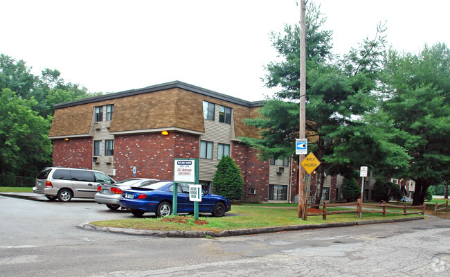 Foto del edificio - Rutland Manor Apartments