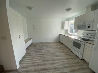 Photo du bâtiment - 11213-11251 51 St NW