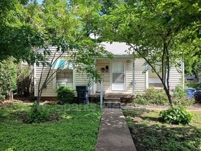Building Photo - 2909 W Clarendon Dr