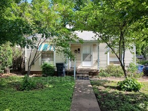 Building Photo - 2909 W Clarendon Dr