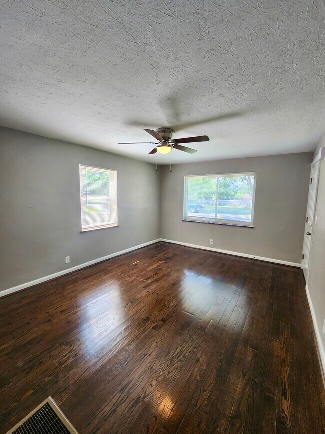 Foto del edificio - 1595 Summit Rd