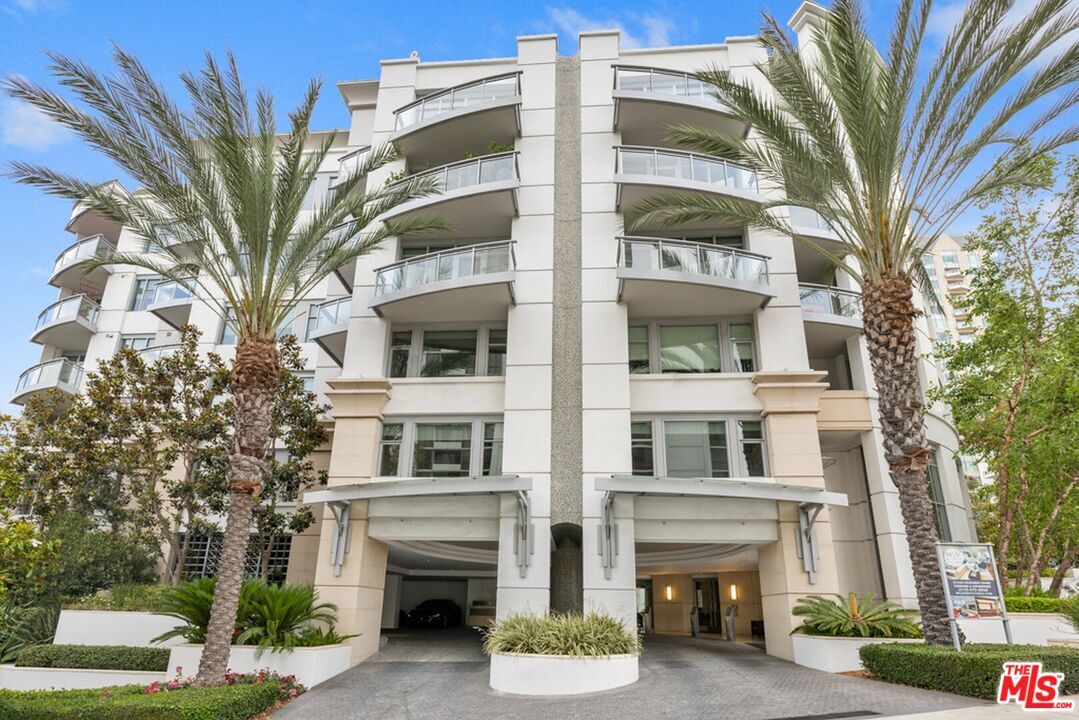 Foto principal - 10700 Wilshire Blvd