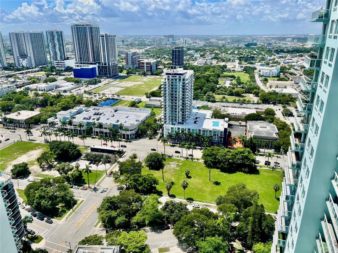 Foto principal - 1800 N Bayshore Dr