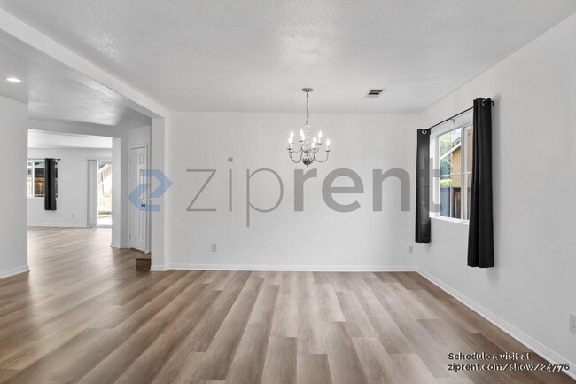 Building Photo - 11015 Evergreen Loop