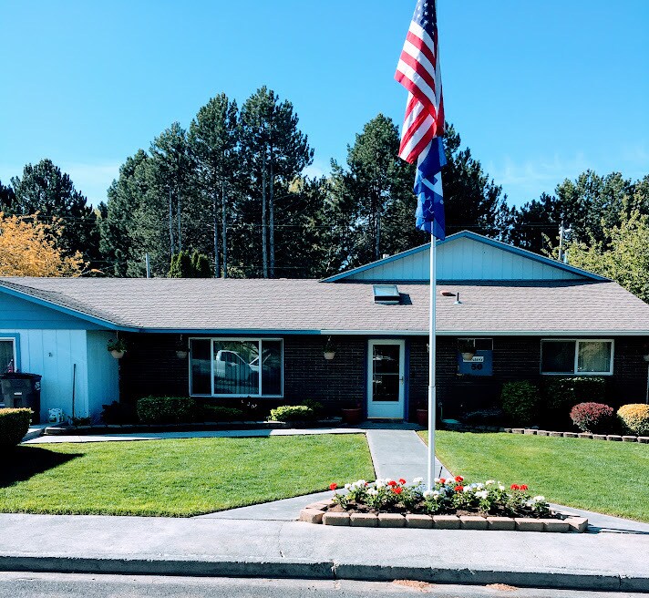 front of house - 550 E Ash St