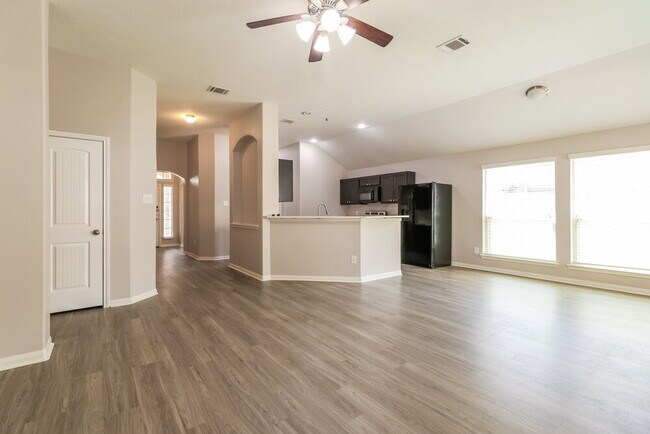 Building Photo - 603 Lake View Dr