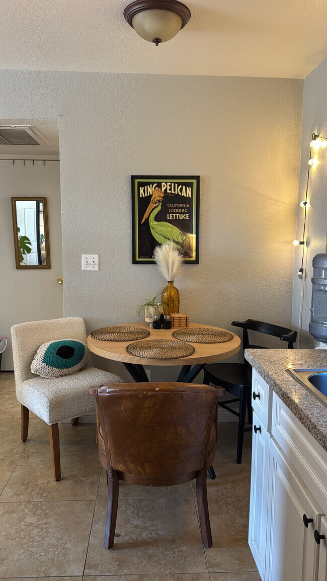 Foto del edificio - 5111 S Lindell Rd