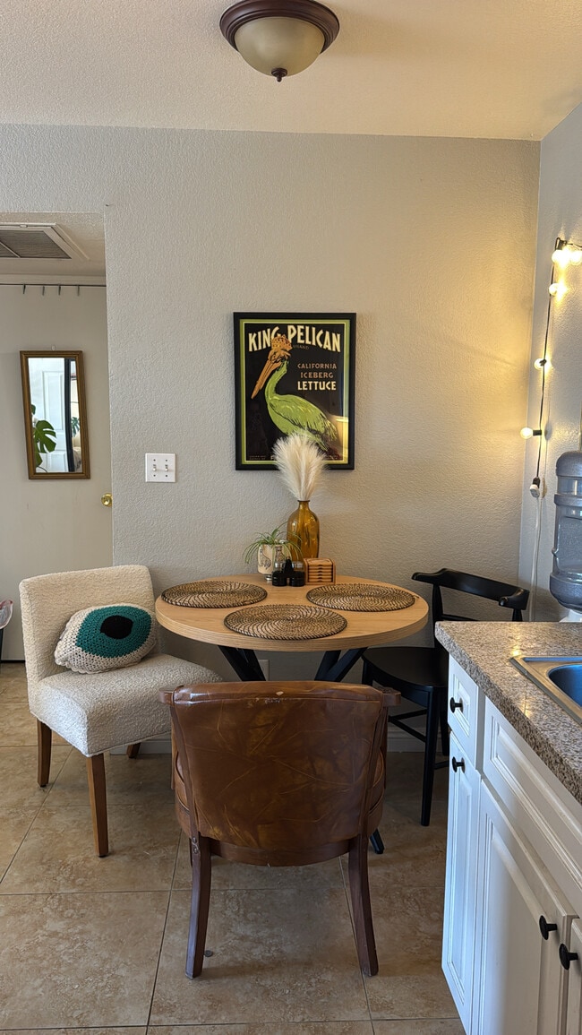 Building Photo - 5111 S Lindell Rd