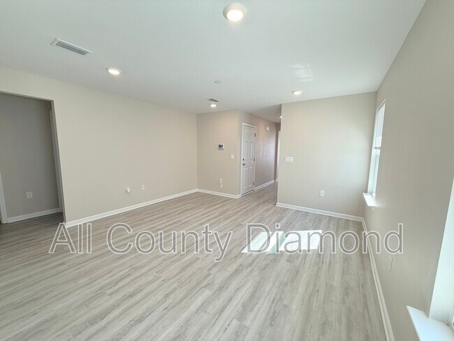 Foto del edificio - 6615 Kettles St