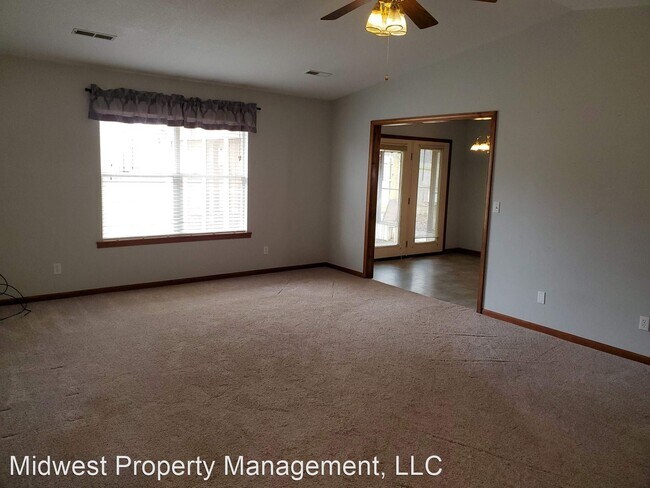 Building Photo - 3 br, 2 bath House - 2101 Osage Dr