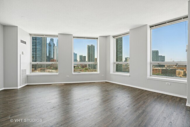 Foto del edificio - 600 N Kingsbury St