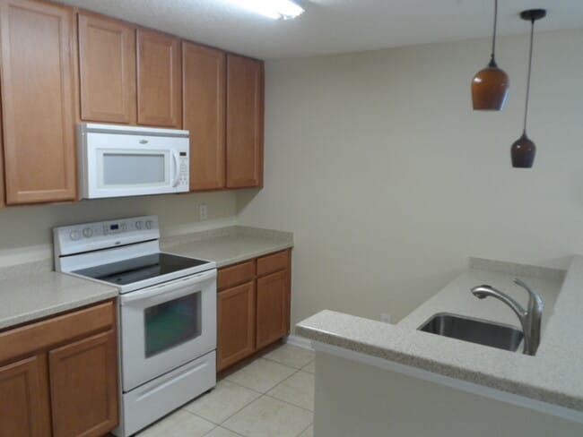 Building Photo - Special $1495 Windsor Falls 2 bedroom Cond...