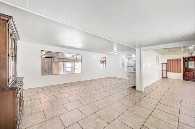 Building Photo - 488 Barefoot Blvd