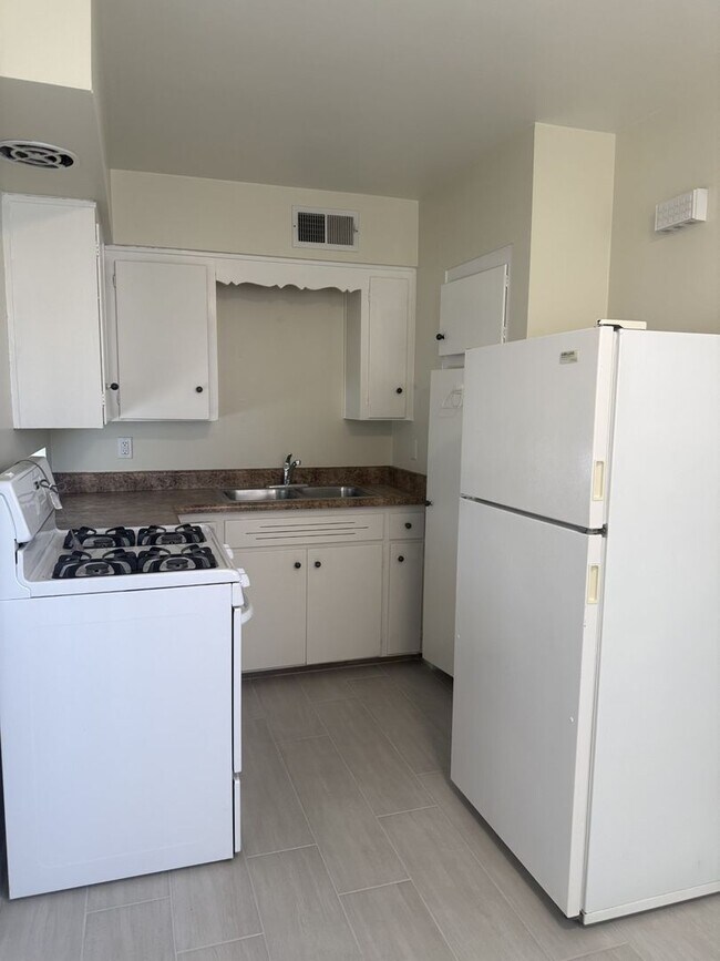 Foto del edificio - 2714 E Glenrosa Ave
