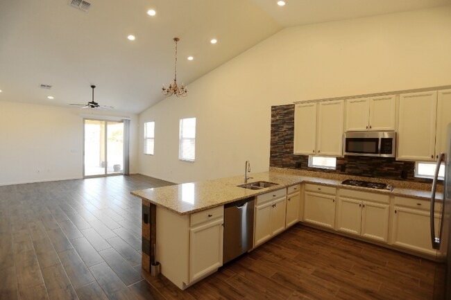 Building Photo - 12085 N Walz Dr