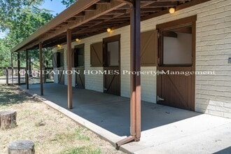 Building Photo - 561 Wilson Ave