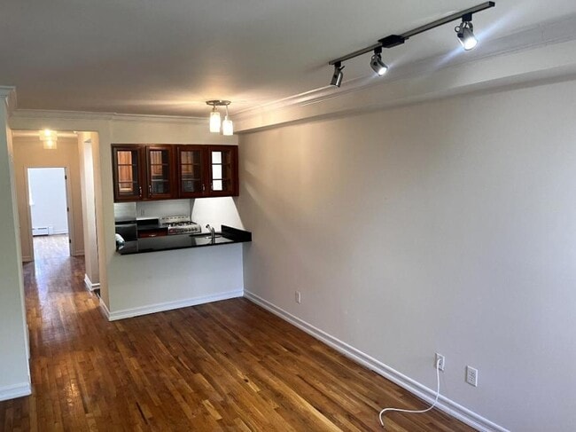Building Photo - 3 bedroom in New York NY 10019