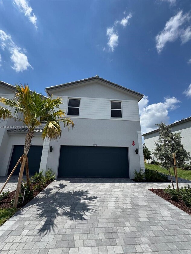 Foto principal - 18418 SW 2nd St