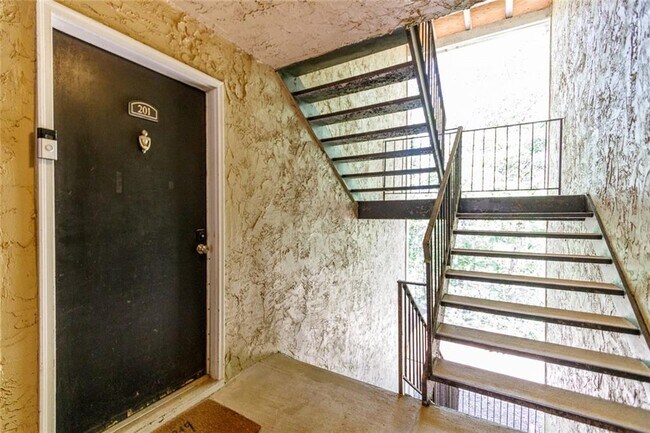 Foto del edificio - 3005 Seven Pines Ln