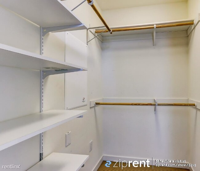 Building Photo - 1 br, 1.5 bath Condo - 403 Liquid Sugar Dr...