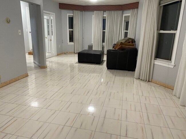 Foto del edificio - 18 Walnut Rd