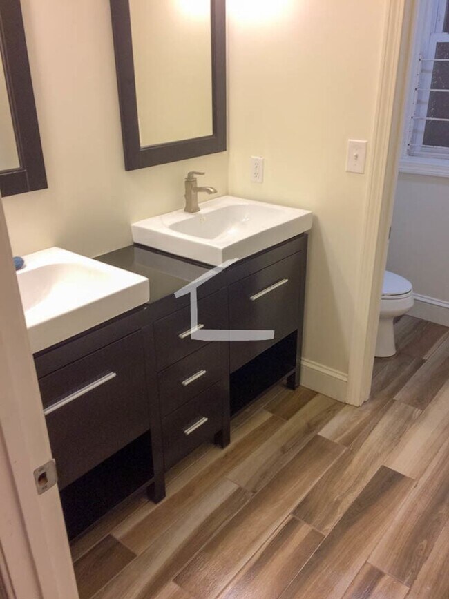 Building Photo - Unique BU Apartment