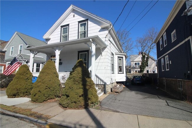 Building Photo - 7 Congdon Ave