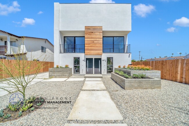 Building Photo - 660 N. Mariposa Ave.