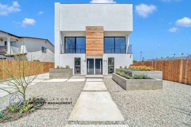 Foto del edificio - 660 N. Mariposa Ave.