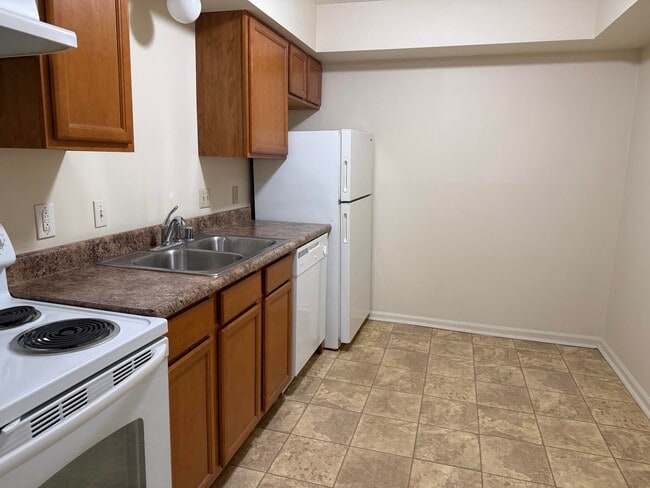 Building Photo - 329 Churchill Dr