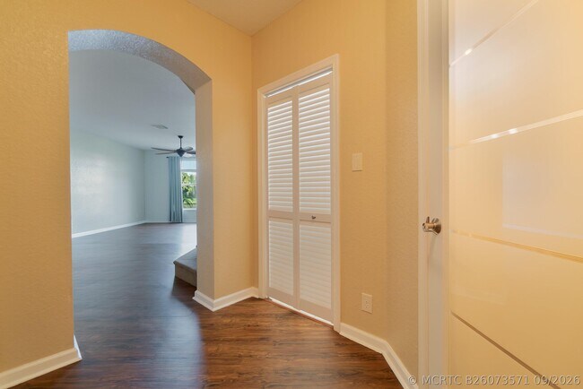 Foto del edificio - 2146 Oakmont Dr