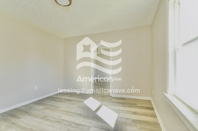 Building Photo - 939 W Florence Ave