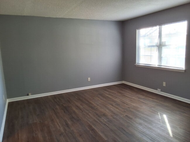 Foto del edificio - 310 Diecks Dr