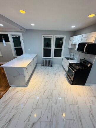 Building Photo - 15 Finlay Pl