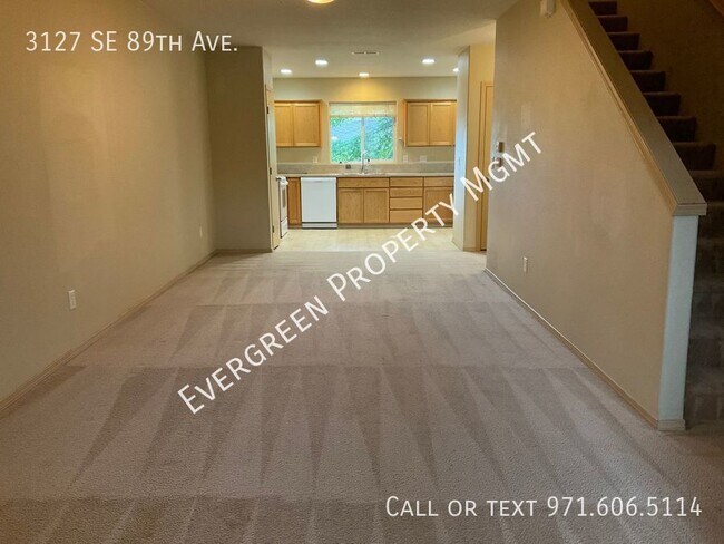 Building Photo - Tri-Level 3BD/2.5BA Townhome!