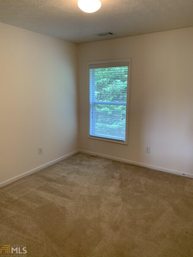 Building Photo - 145 Laurelton Cir