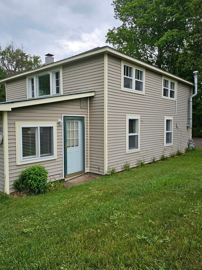 Building Photo - 3423 Poplar St