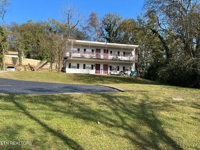 Knoxville 37919 - 1 bedroom, 1 bath Apartment on main floor with no steps - Mac Tobler (865) 755-... - Knoxville 37919 - 1 bedroom, 1 bath Apartment on main floor with no steps - Mac Tobler (865) 755-...