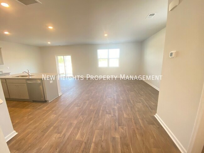 Foto del edificio - Brand New 4 Bedroom in Pine Hills!!