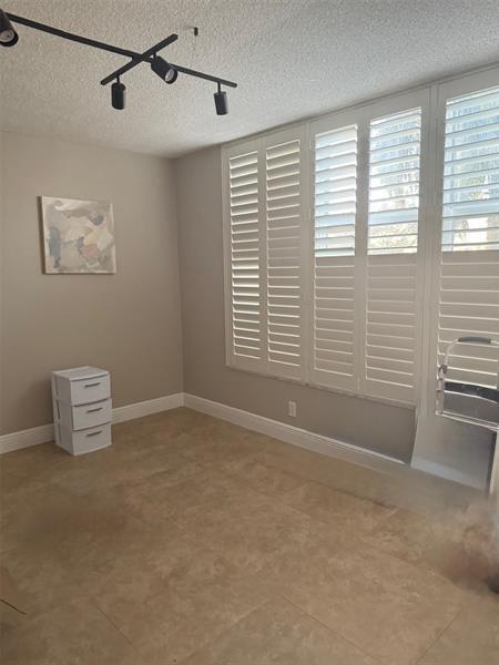 Foto del edificio - 3010 N Course Dr