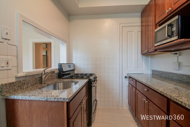 Building Photo - 2056 N Halsted-2F
