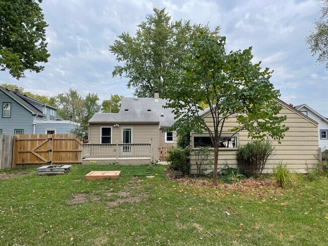 backyard - 314 W Mechanic St